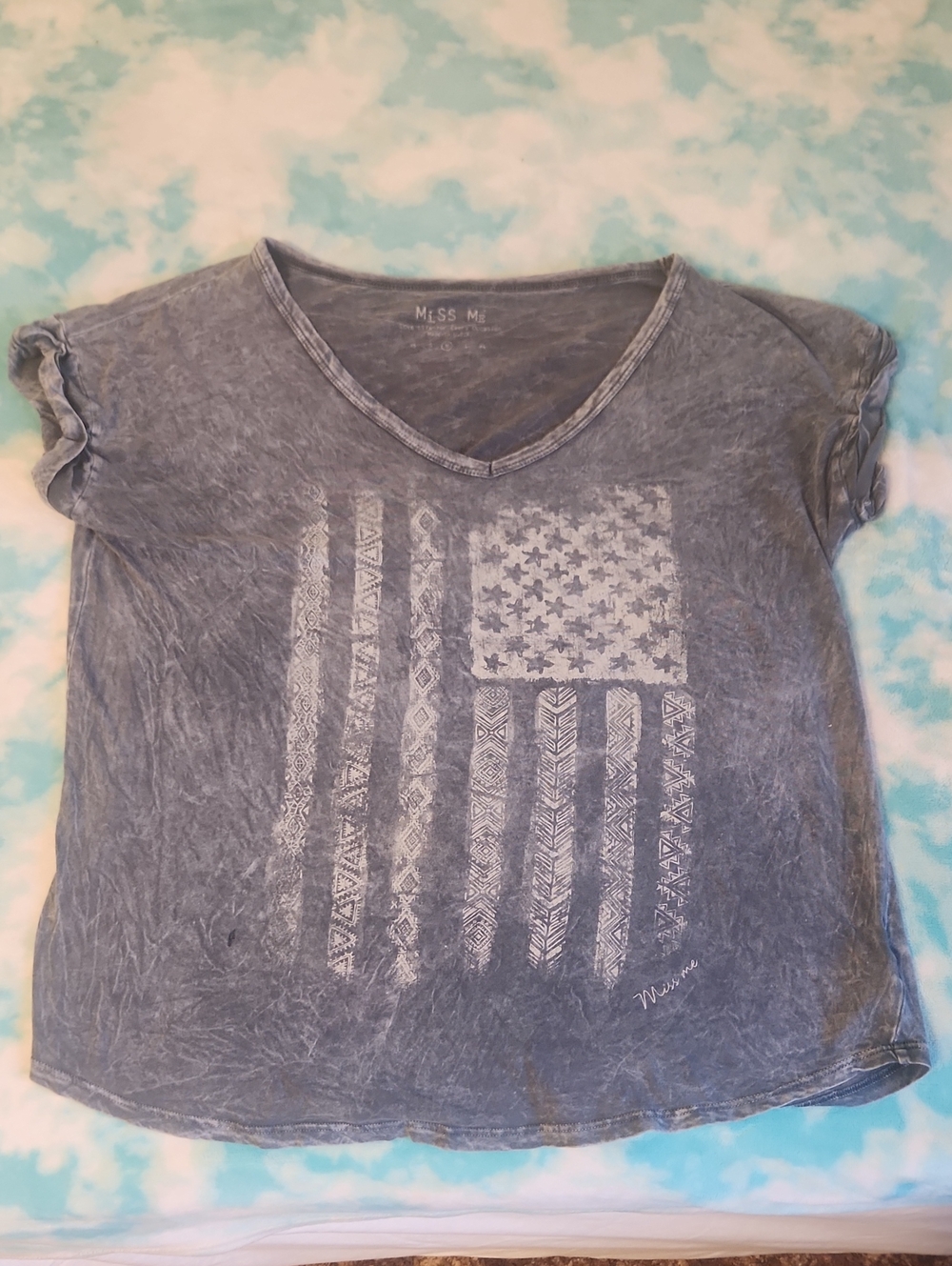 Miss Me Faded Blue Graphic V-Neck Tee Sz M